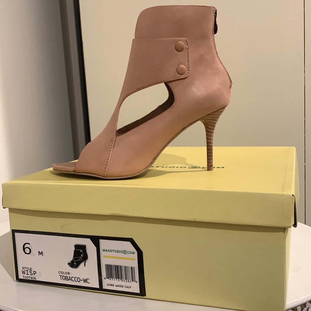 Stylish Max Studio Tan Heels